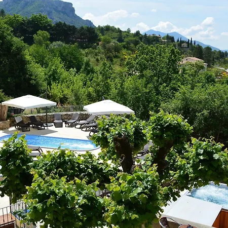 Le Colombier Hotell 3*