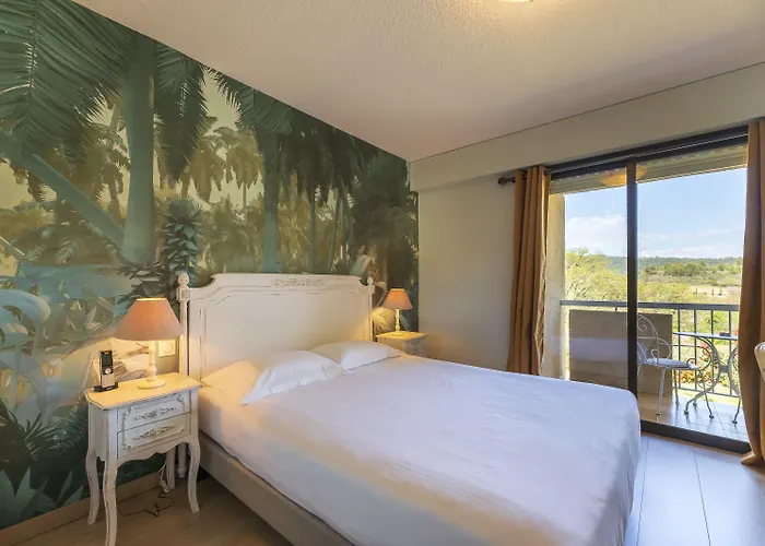 Le Colombier מוסטיה-סן-מארי