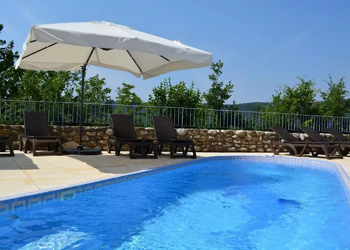 Le Colombier מוסטיה-סן-מארי