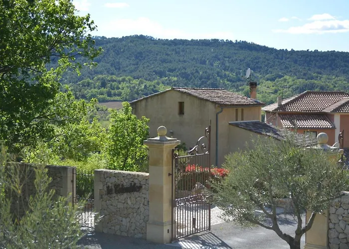 Le Colombier מוסטיה-סן-מארי