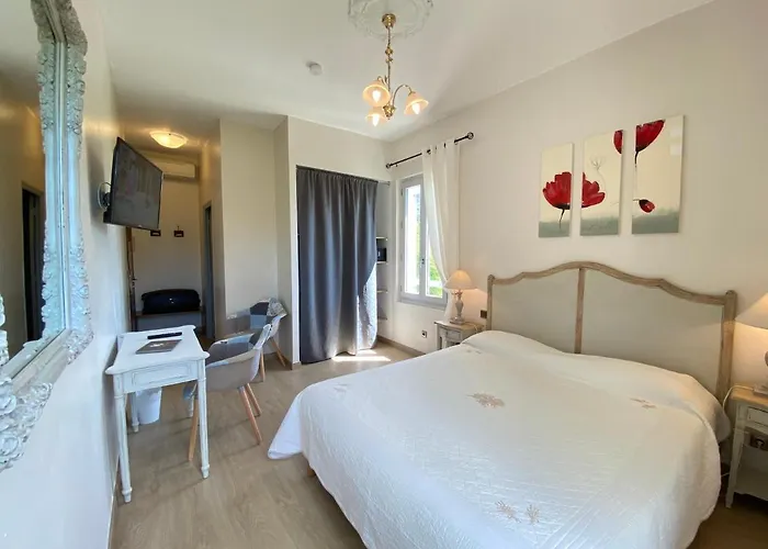 Le Colombier מוסטיה-סן-מארי