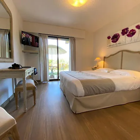 Le Colombier 3*